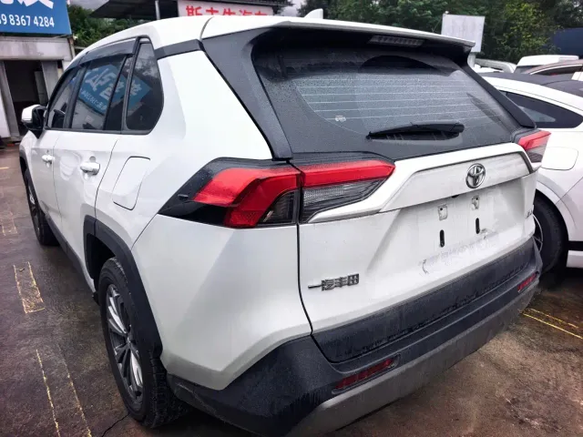 Toyota RAV4 — Фото автомобиля 4
