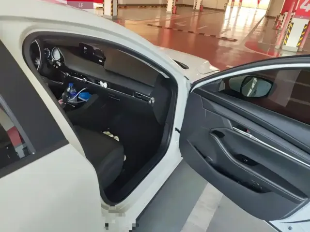 Mazda Axela — Фото автомобиля 17