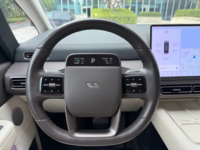 Li Auto MEGA — Фото автомобиля 8