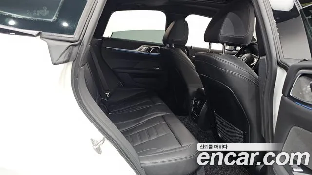 BMW i4 — Фото автомобиля 11