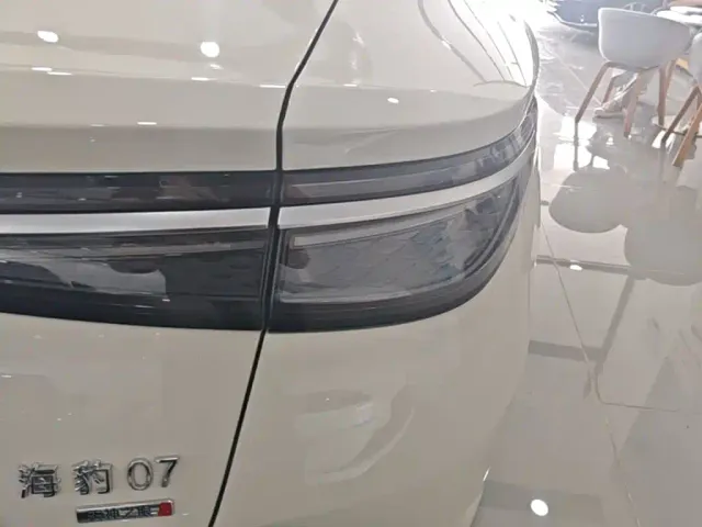 BYD Seal 07 DM-i — Фото автомобиля 7