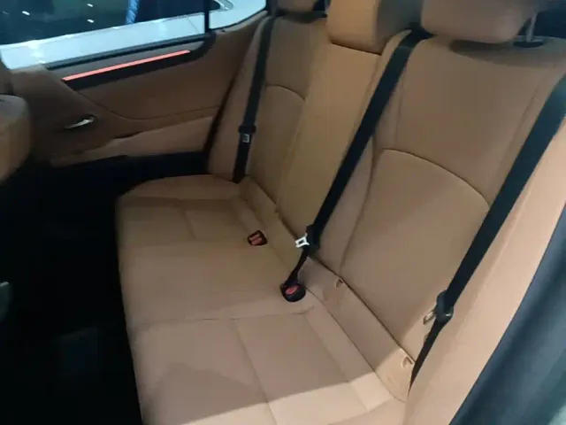 Lexus ES — Фото автомобиля 16