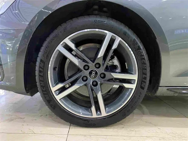 Audi A4L — Фото автомобиля 5