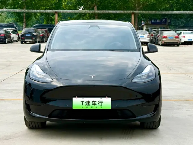 Tesla Model Y — Фото автомобиля 2