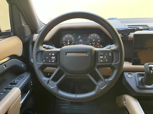 Land Rover Defender — Фото автомобиля 11