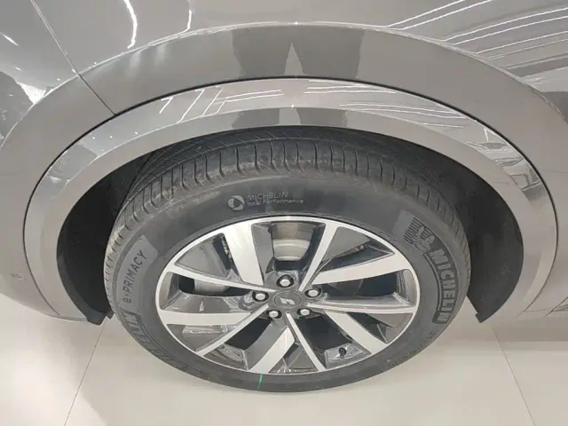 Li Auto L8 — Фото автомобиля 22