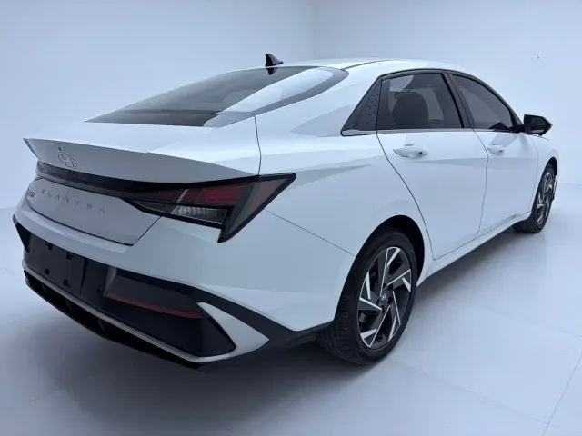 Hyundai Elantra — Фото автомобиля 4