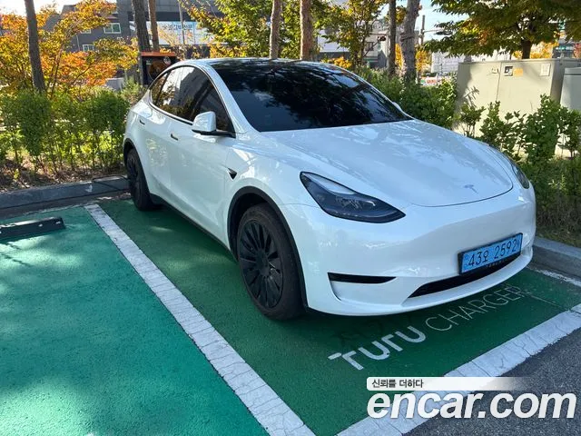 Фотография автомобиля — Tesla Model Y