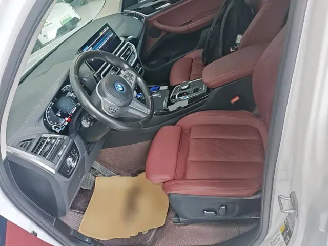 BMW iX3 — Фото автомобиля 14