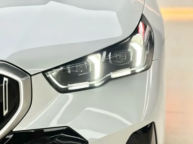 BMW 5 Series — Фото автомобиля 17