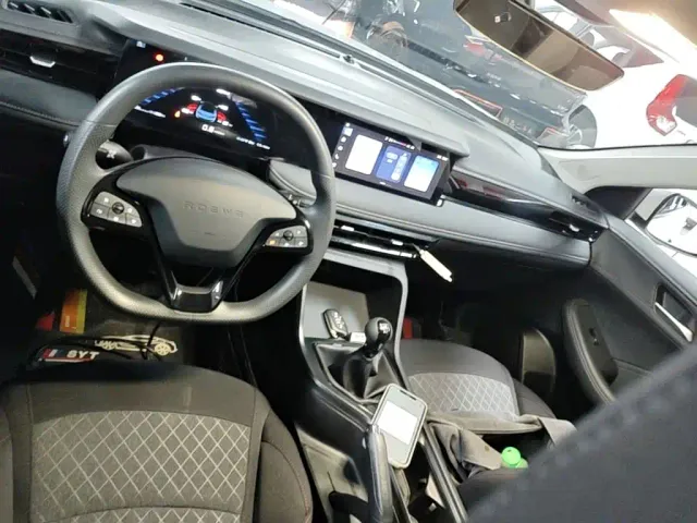Roewe i5 — Фото автомобиля 9