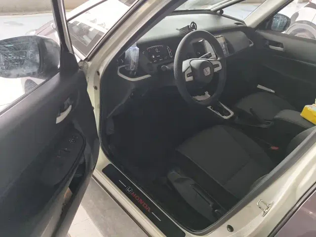 Honda Fit — Фото автомобиля 12