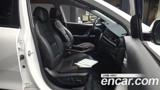 Kia Niro Niro Plus Light (Такси) — Фото автомобиля 11