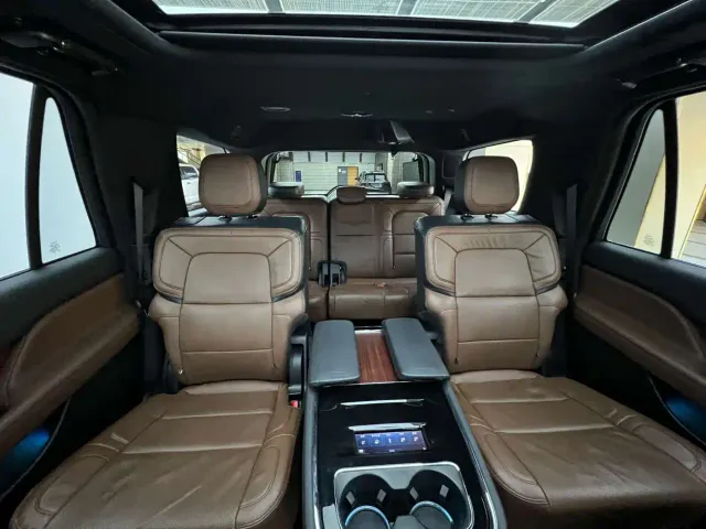 Lincoln Navigator — Фото автомобиля 10
