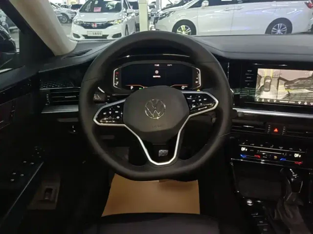 Volkswagen Passat — Фото автомобиля 10