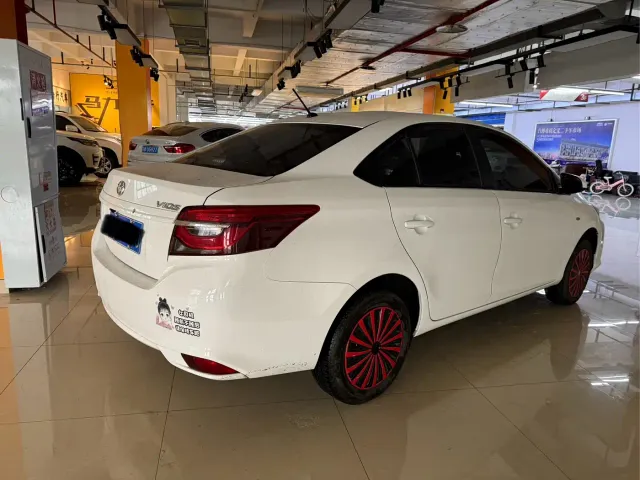 Toyota Vios — Фото автомобиля 10