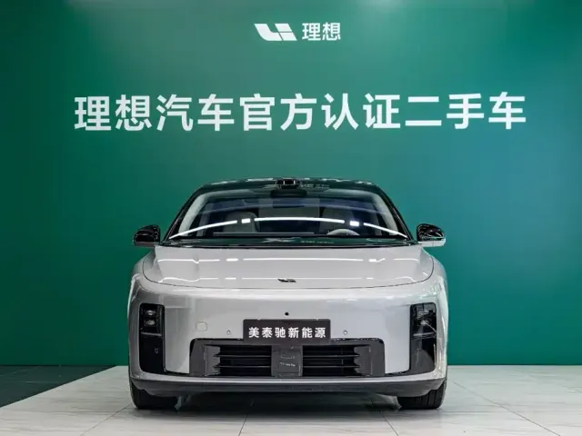 Li Auto Li i8 2025 Standard Edition — Фото автомобиля 2