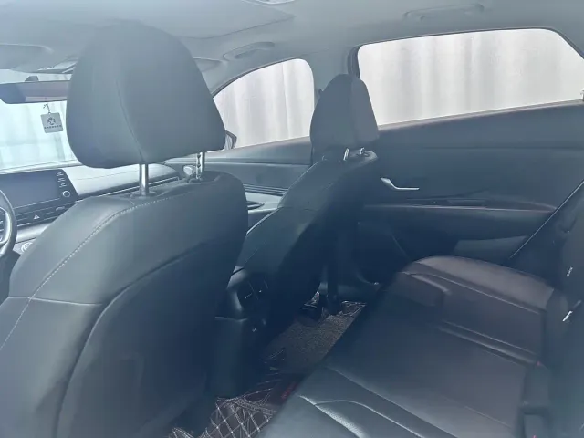 Hyundai Elantra — Фото автомобиля 13