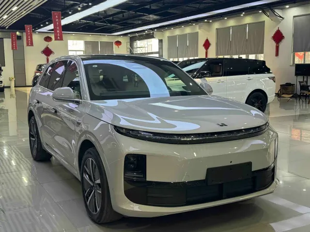 Li Auto L6 — Фото автомобиля 13