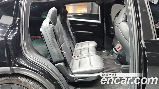 Tesla Model X — Фото автомобиля 17