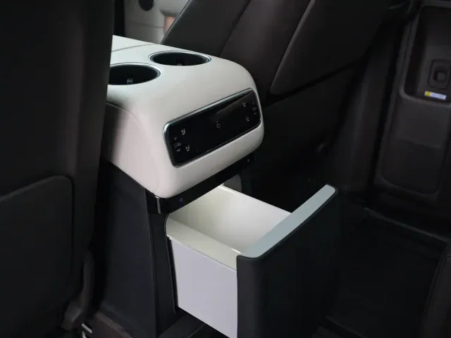 Li Auto MEGA — Фото автомобиля 17