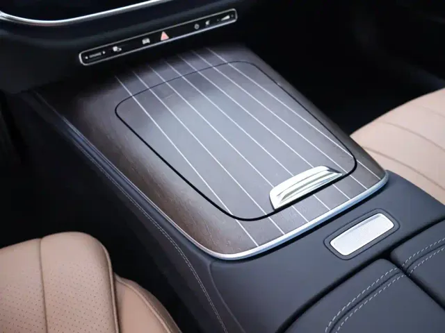 Mercedes-Benz E-Class — Фото автомобиля 12