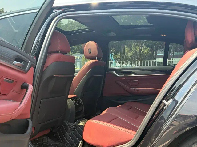 BMW 5 Series — Фото автомобиля 11
