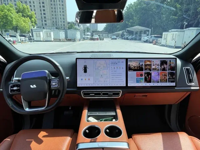 Li Auto L8 — Фото автомобиля 4