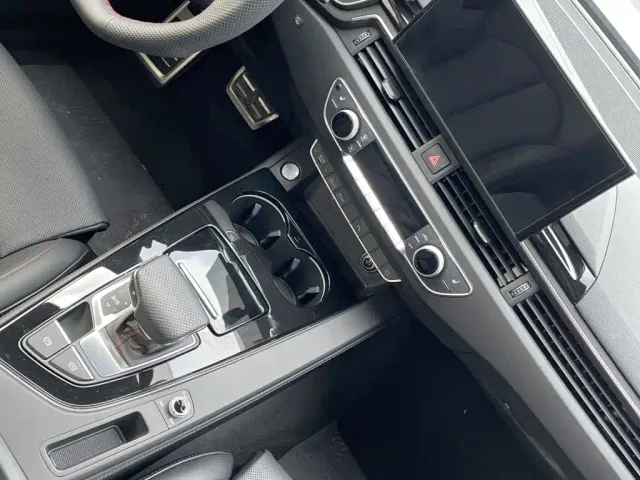 Audi A4L — Фото автомобиля 15