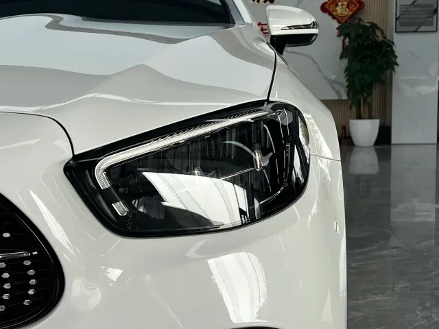 Mercedes-Benz E-Class — Фото автомобиля 9