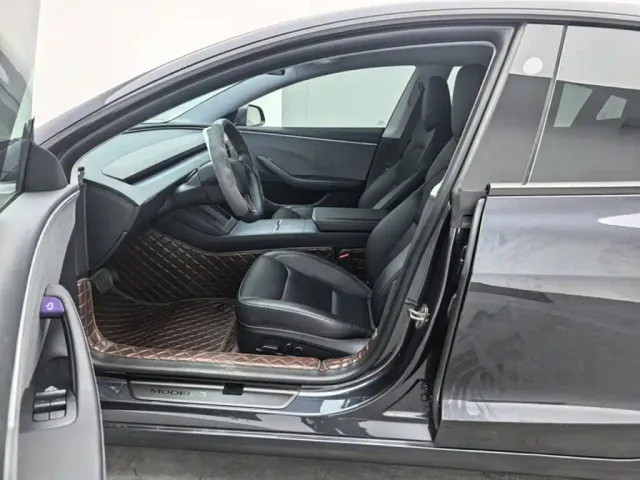 Tesla Model 3 — Фото автомобиля 8