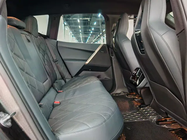BMW iX — Фото автомобиля 16