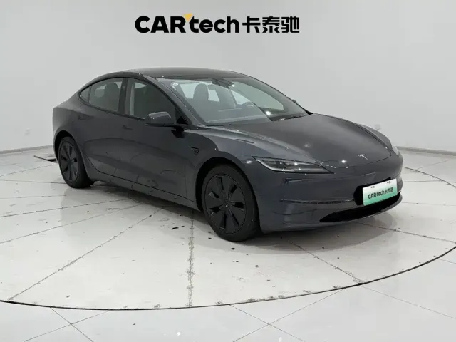 Tesla Model 3 — Фото автомобиля 2