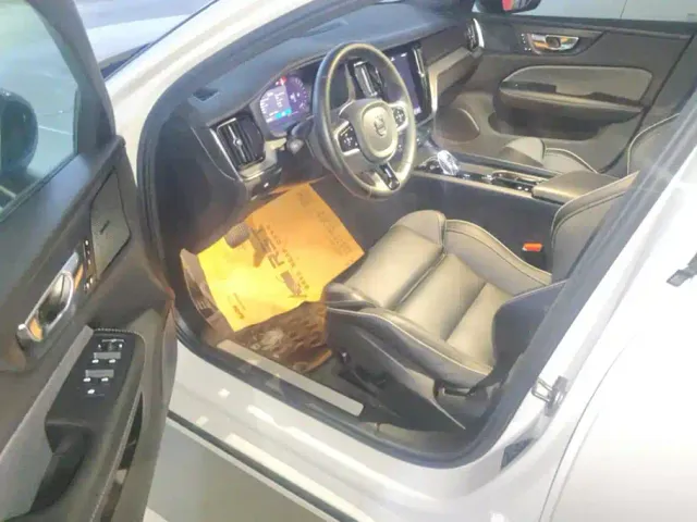Volvo S60 — Фото автомобиля 9