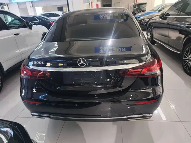 Mercedes-Benz E-Class — Фото автомобиля 5