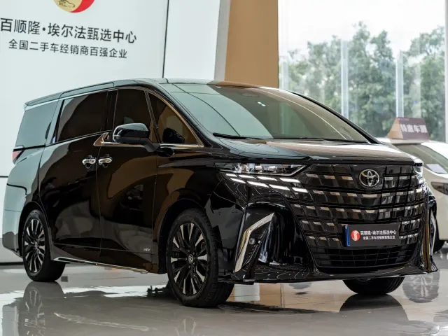 Toyota Alphard — Фото автомобиля 3