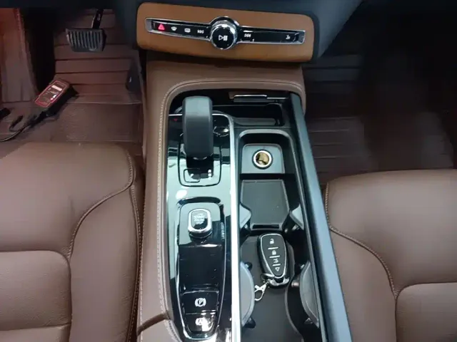 Volvo XC90 — Фото автомобиля 13
