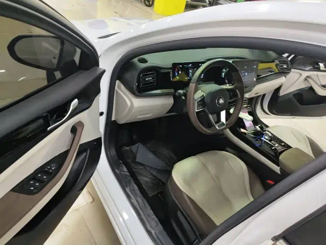 BYD Qin PLUS — Фото автомобиля 15