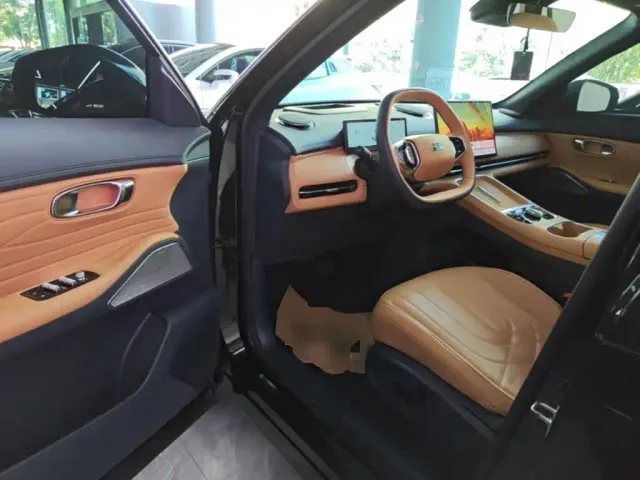 Geely Galaxy Starship 7 EM-i — Фото автомобиля 15