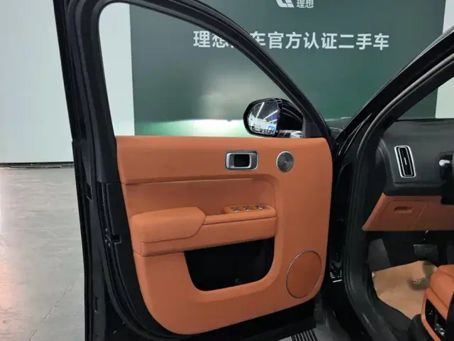 Li Auto L8 — Фото автомобиля 7