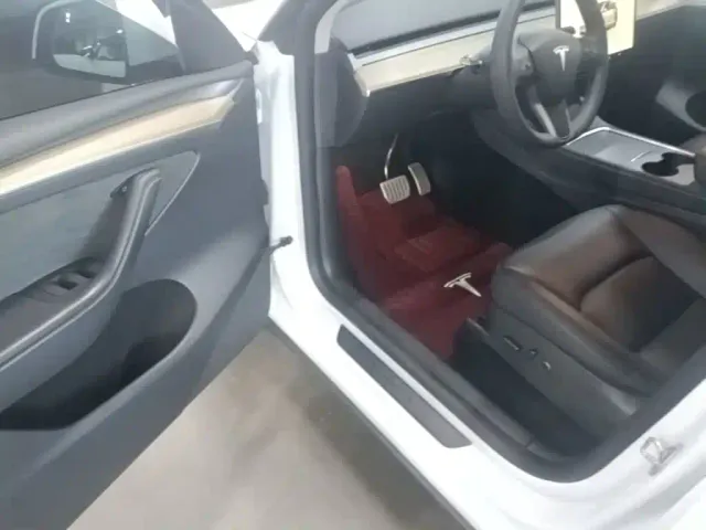 Tesla Model Y — Фото автомобиля 15