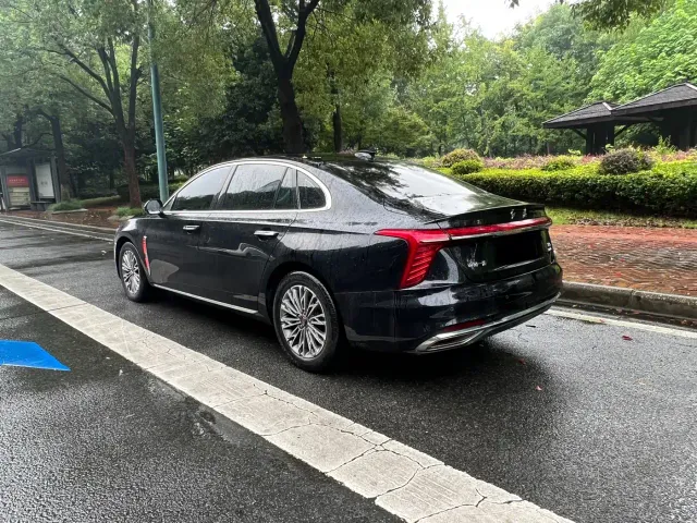 Hongqi H5 — Фото автомобиля 6