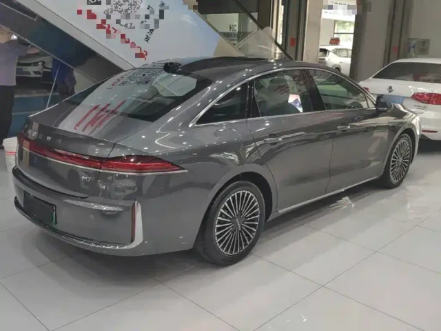 Roewe M7 DMH — Фото автомобиля 6