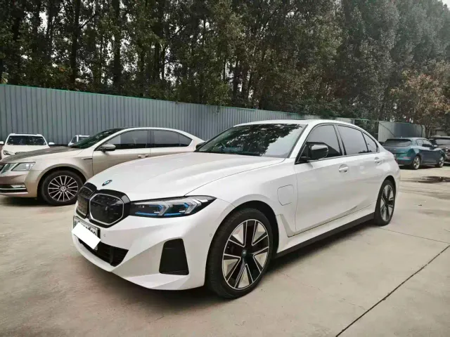 Фотография автомобиля — BMW i3