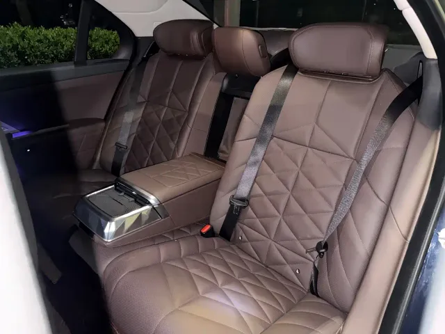 BMW 7 Series — Фото автомобиля 8