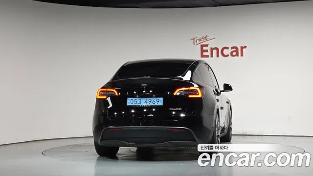 Tesla Model Y — Фото автомобиля 4