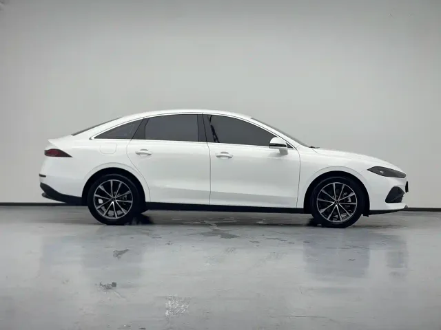 Roewe D7 — Фото автомобиля 19