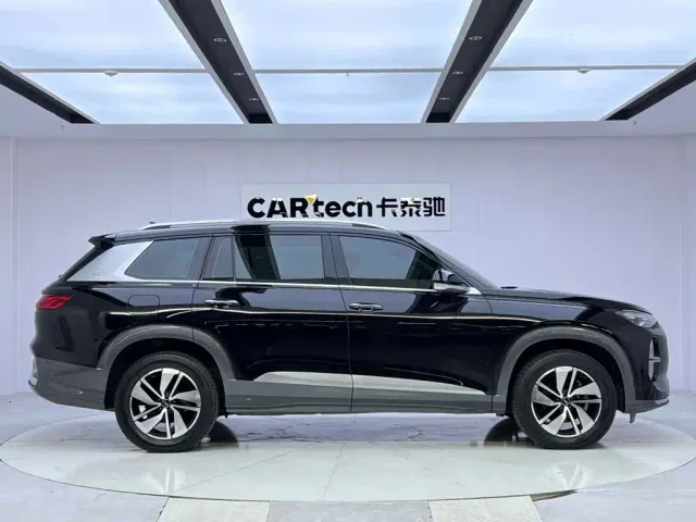 Audi Q6 — Фото автомобиля 6