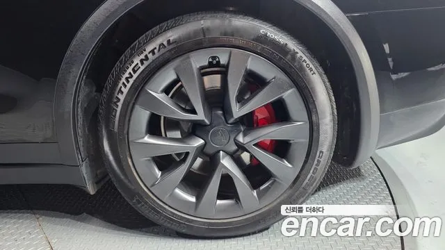 Tesla Model X — Фото автомобиля 15
