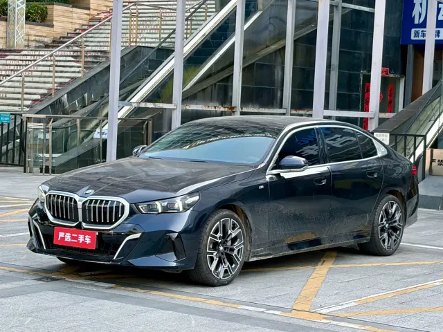 Фотография автомобиля — BMW 5 Series